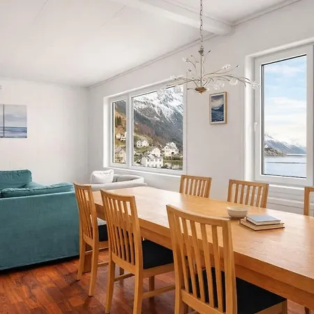 Great Views Of Fjord & Mountains Balcony *